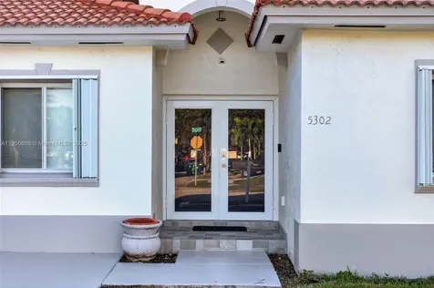 5302 SW 164th Place Miami FL 33185