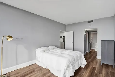 7601 E Treasure Drive Miami Beach FL 33141