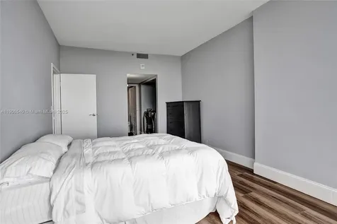 7601 E Treasure Drive Miami Beach FL 33141