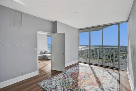 7601 E Treasure Drive Miami Beach FL 33141