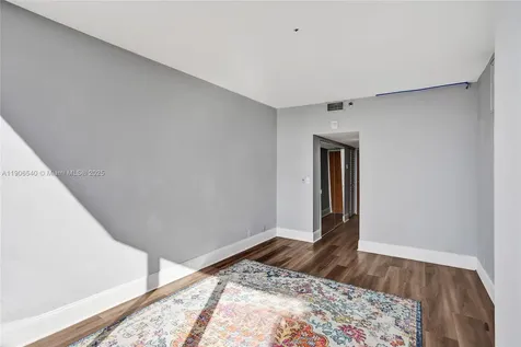 7601 E Treasure Drive Miami Beach FL 33141