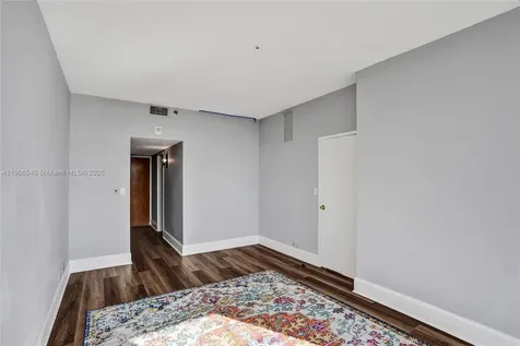 7601 E Treasure Drive Miami Beach FL 33141