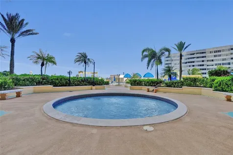 7601 E Treasure Drive Miami Beach FL 33141