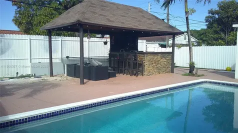5066 E 9th Court Hialeah FL 33013