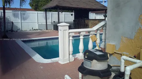 5066 E 9th Court Hialeah FL 33013