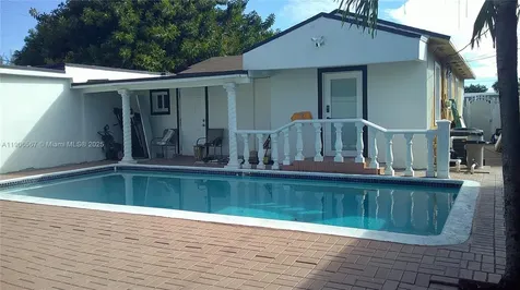 5066 E 9th Court Hialeah FL 33013