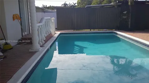 5066 E 9th Court Hialeah FL 33013