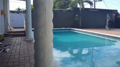 5066 E 9th Court Hialeah FL 33013