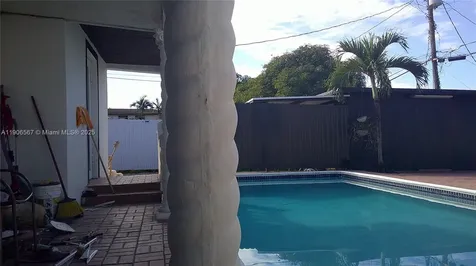 5066 E 9th Court Hialeah FL 33013