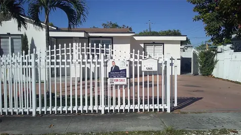 5066 E 9th Court Hialeah FL 33013