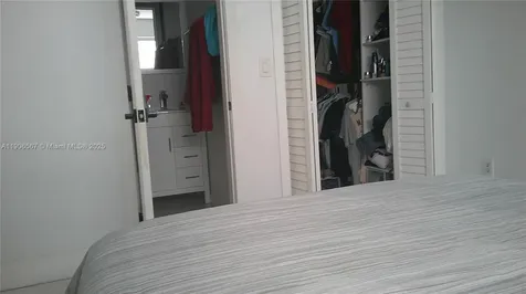 5066 E 9th Court Hialeah FL 33013
