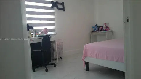 5066 E 9th Court Hialeah FL 33013
