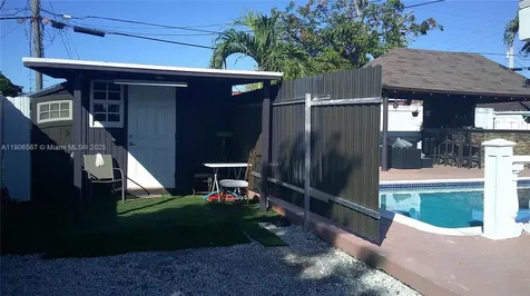 5066 E 9th Court Hialeah FL 33013