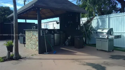 5066 E 9th Court Hialeah FL 33013