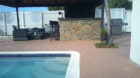 5066 E 9th Court Hialeah FL 33013