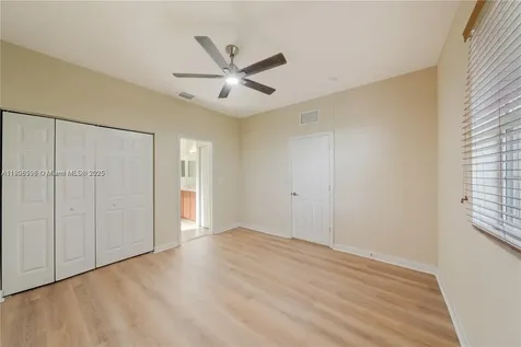 16946 SW 90th Terrace Circle Miami FL 33196