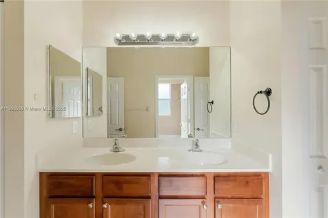 16946 SW 90th Terrace Circle Miami FL 33196