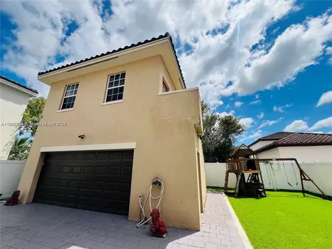 16946 SW 90th Terrace Circle Miami FL 33196