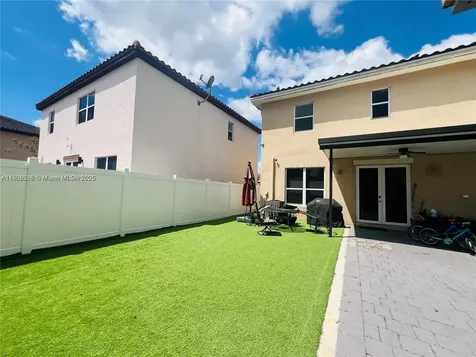 16946 SW 90th Terrace Circle Miami FL 33196