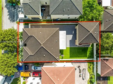 16946 SW 90th Terrace Circle Miami FL 33196