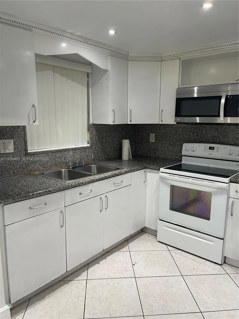 7505 SW 82nd Street Miami FL 33143