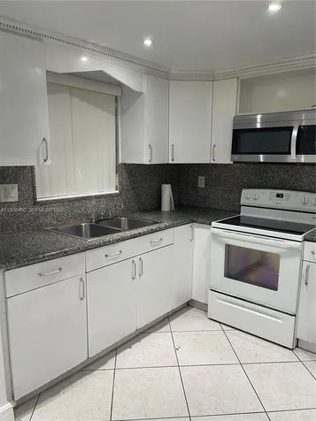 7505 SW 82nd Street Miami FL 33143