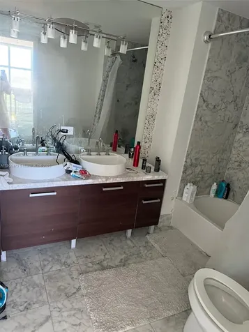253 NE 2nd Street Miami FL 33132