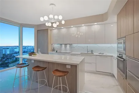 300 S Pointe Drive Miami Beach FL 33139