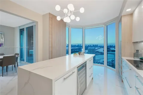 300 S Pointe Drive Miami Beach FL 33139