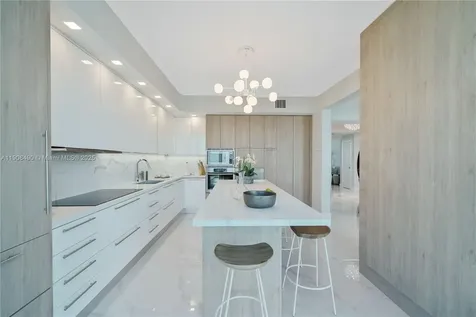 300 S Pointe Drive Miami Beach FL 33139