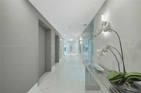 300 S Pointe Drive Miami Beach FL 33139