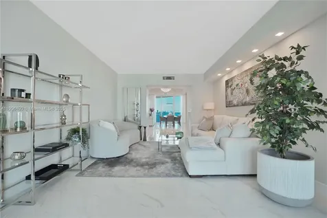 300 S Pointe Drive Miami Beach FL 33139
