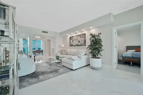 300 S Pointe Drive Miami Beach FL 33139