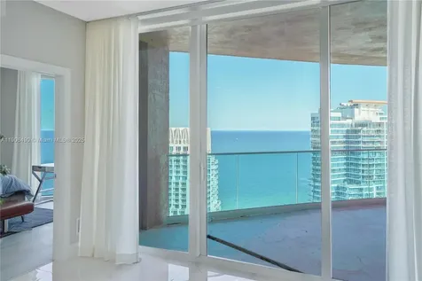 300 S Pointe Drive Miami Beach FL 33139