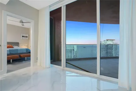 300 S Pointe Drive Miami Beach FL 33139