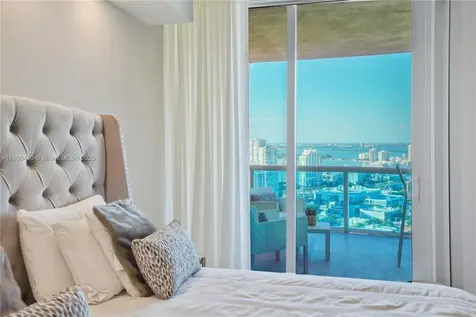 300 S Pointe Drive Miami Beach FL 33139