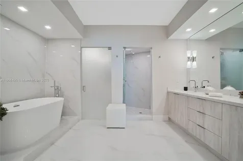 300 S Pointe Drive Miami Beach FL 33139