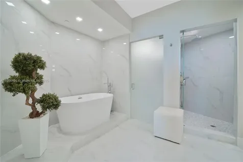 300 S Pointe Drive Miami Beach FL 33139
