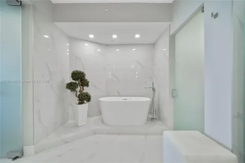 300 S Pointe Drive Miami Beach FL 33139