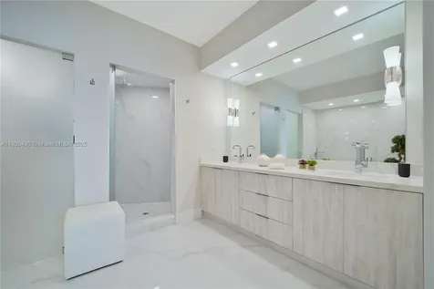 300 S Pointe Drive Miami Beach FL 33139