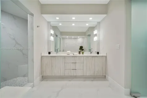 300 S Pointe Drive Miami Beach FL 33139