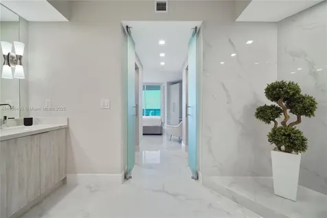 300 S Pointe Drive Miami Beach FL 33139