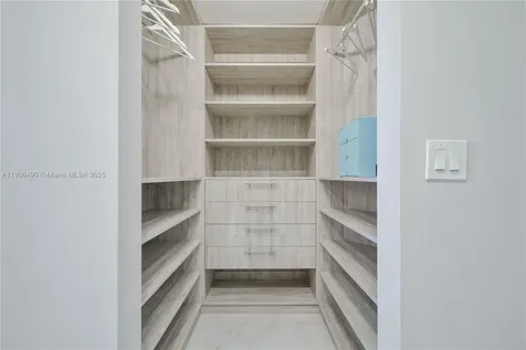 300 S Pointe Drive Miami Beach FL 33139