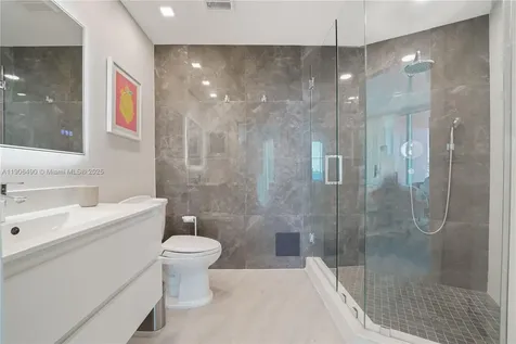 300 S Pointe Drive Miami Beach FL 33139