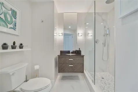 300 S Pointe Drive Miami Beach FL 33139