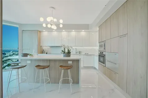 300 S Pointe Drive Miami Beach FL 33139