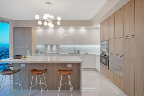300 S Pointe Drive Miami Beach FL 33139