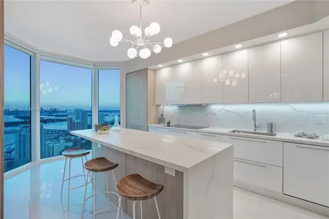 300 S Pointe Drive Miami Beach FL 33139