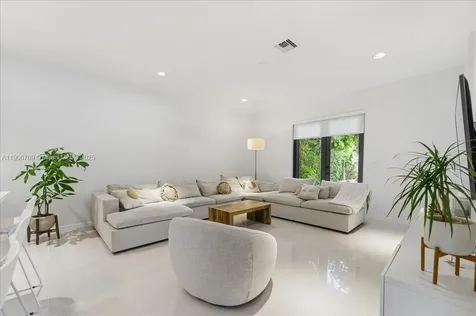 617 NE 191st Street Miami FL 33179