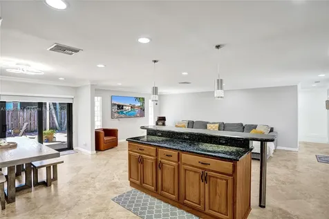 9350 NW 43rd Manor Sunrise FL 33351